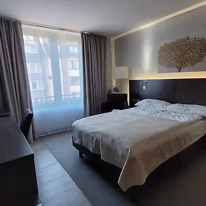 nice-apartment-in-modern-center-of-dusseldorf.topcolognehotels.com/